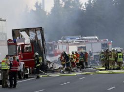 Al lugar de los hechos se trasladaron servicios de rescate, bomberos y la policía, además de varios helicópteros. AP / News5