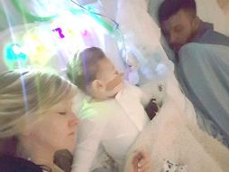 Los padres de Charlie Gard perdieron una batalla legal para llevar al menor a EU para una terapia experimental. ESPECIAL /