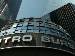 A pesar de la ligera baja, logró mantenerse por arriba de los 50 mil puntos. EFE / ARCHIVO