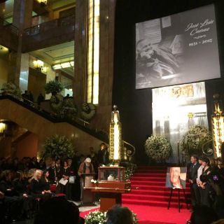 Llegan restos de José Luis Cuevas a Bellas Artes