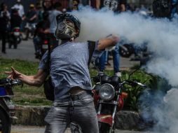 El mandatario venezolano defendió la convocatoria del mecanismo para cambiar la Constitución como una forma de ‘lograr la paz’. AFP / J. Barreto