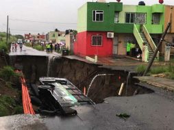 El autobús cayó por el reblandecimiento del pavimento. SUN /