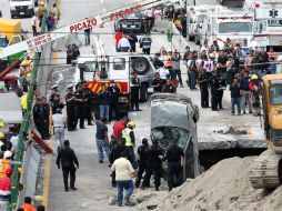 El miércoles, los dos ocupantes de un auto que cayó en el socavón del Paso Express fallecieron. SUN / V. Rosas