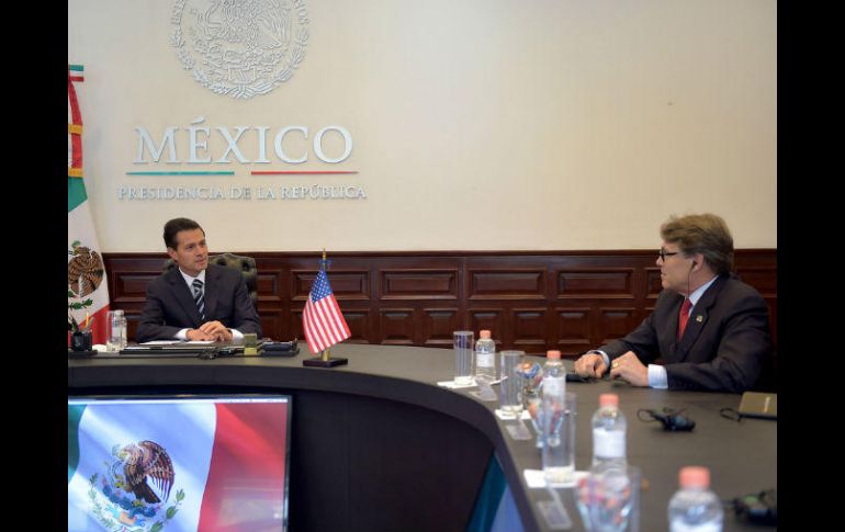El Presidente recibió este jueves en privado al secretario de Energía de EU, Rick Perry. NTX / ESPECIAL