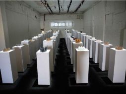 'Hypercaine', la pieza fue dañada cuando su cuarta columna fue derribada por una asistente a la exhibición. ESPECIAL /