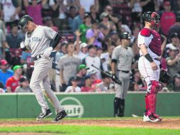 Diferencia. Jacoby Ellsbury (izq.) anotó la carrera de la ventaja para los Yankees. AFP / R. Gagnon