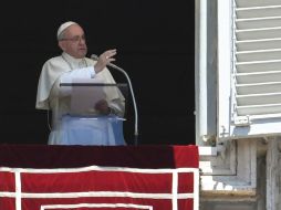 En la imagen, el Pontífice asomado a la ventana de su estudio privado en el Palacio Apostólico del Vaticano y ante miles de personas. AFP / A. Solaro