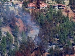 Alrededor de tres mil bomberos, incluyendo 415 de otras provincias, han luchado contra el fuego. AP / J. Hayward
