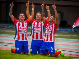 Rodríguez (número 9), celebrando una de las dos anotaciones ante el Zulia. TWITTER / @EstudiantesMEFC