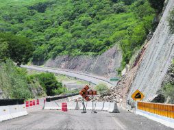 Cerrado. En el kilómetro 25 también hay un derrumbe que bloquea carriles de la vía. EL INFORMADOR / M. Vargas