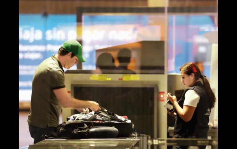 La SCT recomienda llevar la menor cantidad posible de dispositivos; advierte que serán sometidos a revisiones de seguridad separadas. TWITTER / @SCT_mx