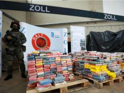 En una rueda de prensa, autoridades presentaron el alijo, incautado en tres acciones policiales distintas esta primavera. AFP / C. Charisius