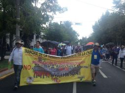 La marcha en sentido contrario en av. Vallarta tiene como destino Palacio de Gobierno. EL INFORMADOR / D. Jiménez
