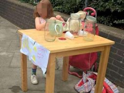 La niña comenzó a llorar cuando funcionarios le aplicaron una multa de 150 libras. ESPECIAL /