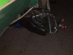 De acuerdo con testigos el motociclista perdió el control del vehículo y el camión lo arrolló antes de que pudiera levantarse. ESPECIAL / ARCHIVO