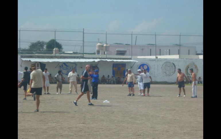 En redes sociales, aficionados aplauden esta que es considerada una muy noble labor del entrenador mexicano. TWITTER / @Elchelis
