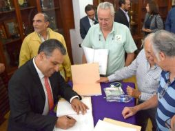 El libro sobre el periodo en el que Álvarez Cibrián estuvo al frente de la CEDHJ comenzará a repartirse este viernes. FACEBOOK / Comisión Estatal de Derechos Humanos de Jalis