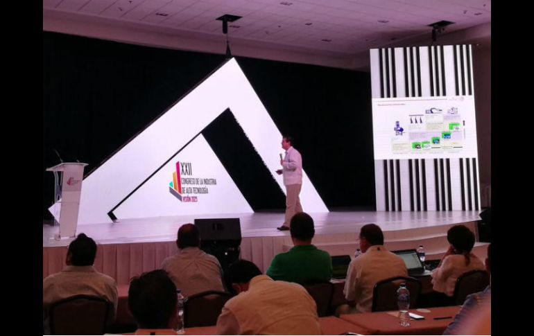 Rogelio Garza insiste en que México no revelará sus estrategias de negociación en la remodelación del TLCAN. TWITTER / @RogelioGzaGza