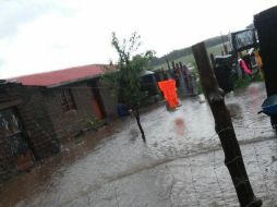 Autoridades hacen un llamado a la gente a resguardarse cuando llueve, evitar manejar, entre otros. TWITTER / @PCreportedeldia