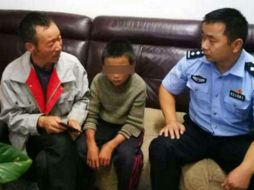 El pequeño, tras ser ubicado por las autoridades, regresó con sus padres, quienes prometieron no volver a golpearlo. ESPECIAL / South China Morning Post