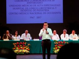 Arriola Peñalosa destacó que en la presente administración, el IMSS nacional ha invertido mil millones de pesos en Jalisco. TWITTER / @arriolamikel