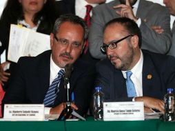 El jefe delegacional de Tláhuac (izq.) manifestó que no pedirá licencia del cargo y seguirá trabajando. SUN / L. Godínez