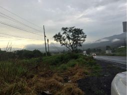 Así luce el punto en que se encontraba el tráiler siniestrado, donde apenas comienzan a circular los vehículos. ESPECIAL /