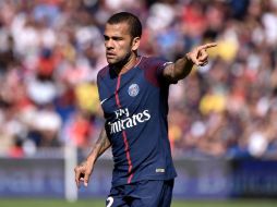 Alves participó hoy en la victoria 2-0 del PSG contra el Amiens. EFE / C.Petit