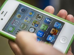 Según un reporte de Hootsuite, los usuarios ingresan a sus perfiles mayormente a través de celulares y tabletas. EL INFORMADOR / ARCHIVO