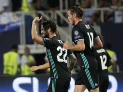 El centrocampista brasileño Casemiro abrió el marcador y en la segunda parte Isco Alarcón puso el segundo gol. EFE / J. Etxezarreta