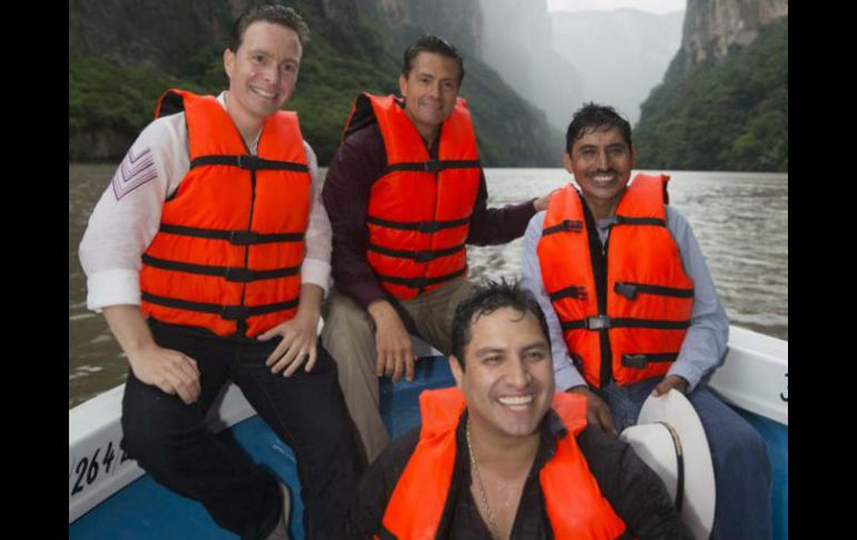 ''Un artista como Julión han estado muy cerca de muchos en México'', señala el priista. EFE / ARCHIVO