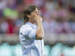 Almeyda dice que Chivas está en plan ascendente en Liga y Copa, así que no cambiará su idea de utilizar dos planteles diferentes. MEXSPORT / ARCHIVO
