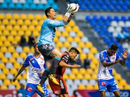 Acción del partio entre Puebla y Tijuana en el Estadio Cuauhtémoc. MEXSPORT / Emiliano