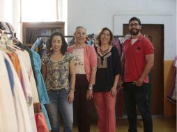 Al centro las maestras Milagros y Verónica Rodríguez; a la izquierda la profesora Paola Magaña y el bailarín Jesús. EL INFORMADOR / F. Atilano