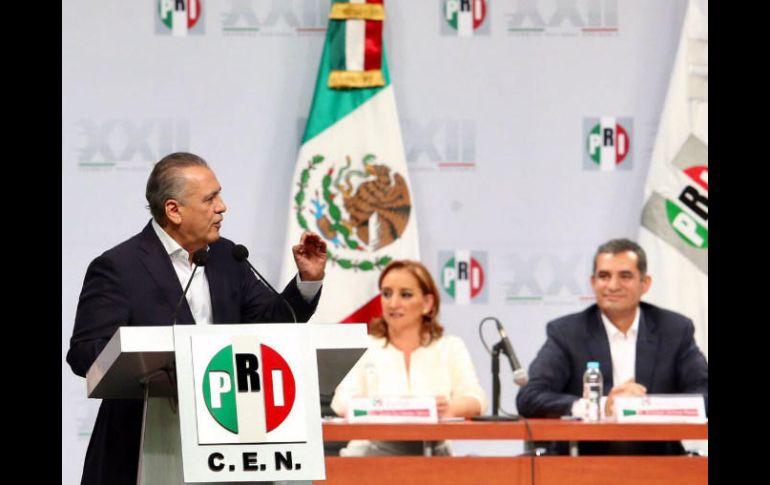 Manlio asegura que el PRI busca ''construir un sistema con igualdad de oportunidades, no de conductas corruptas y monopólicas''. TWITTER / @MFBeltrones