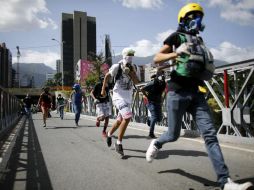 Trump dijo que su Gobierno no descarta una 'opción militar' para resolver el 'lío muy peligroso' que atraviesa Venezuela. AP / A. Cubillos