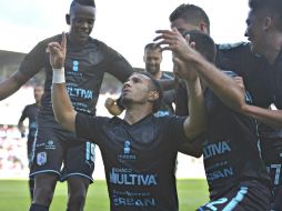 Jugadores del Querétaro celebran su triunfo ante Morelia. MEXSPORT / I. Ortiz
