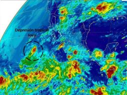 'Jova' continuará adentrándose en el Pacífico y este lunes será una baja presión remanente. TWITTER / @conagua_clima