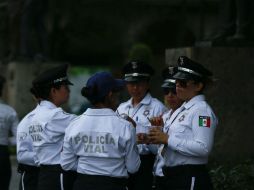 Agentes viales esperan indicaciones en avenida 16 de septiembe. EL INFORMADOR / F. Atilano