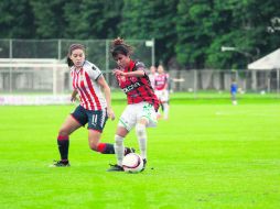 Acción del partido del fin de semana pasado entre las Chivas y el Necaxa, dentro de la Jornada 3 de la Liga MX Femenil. EL INFORMADOR / G. Gallo