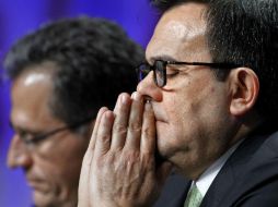 Ildefonso Guajardo, secretario de Economía, escucha el discurso de Robert Lighthizer, representante de Comercio Exterior de EU. AP / J. Martin