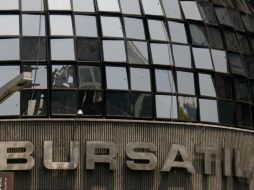 Este jueves, se opera un volumen de 1.1 millones de títulos, por un importe económico de 24.4 millones de pesos. AFP / ARCHIVO