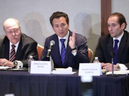 Emilio Lozoya dio una conferencia de prensa después de presentarse en la PGR. SUN / A. Ojeda