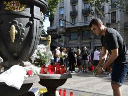 La víspera, una furgoneta atropelló a docenas de paseantes en Las Rambas en Cataluña , han muerto 14 personas. AFP / J. Soriano