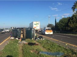 Ya se realizan maniobras para retirar los vehículos de la carretera. ESPECIAL / UEPCBJ