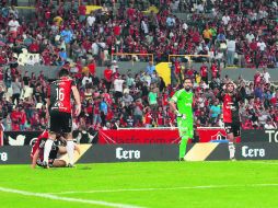 Jugadores del Atlas lucen desconcertados tras el gol del empate de Lobos. EL INFORMADOR / M. Vargas