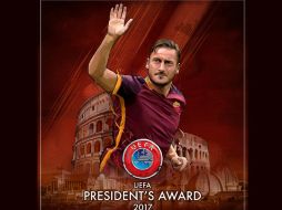 Totti es reconocido tras poner fin a su camino como futbolista en junio, después de 24 años y 786 alineaciones. TWITTER / @UEFA