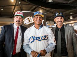 Tarasco (C) militó como jugador en los Bravos de Atlanta y los Mets de Nueva York, entre otros equipos. TWITTER / @charrosbeisbol