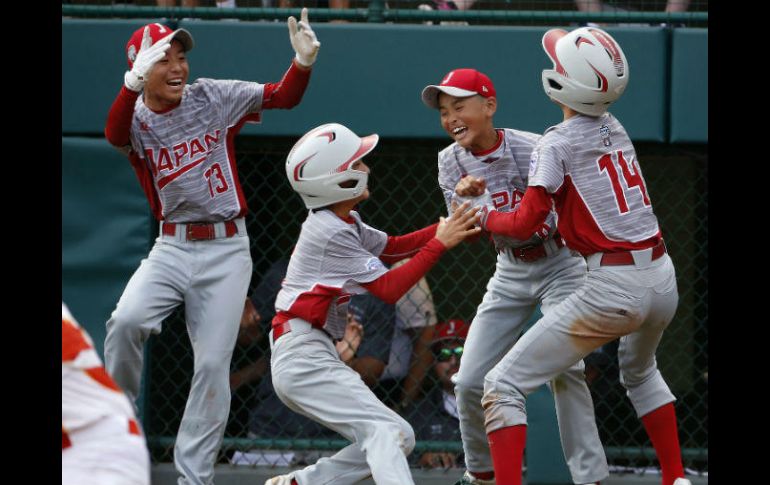 El partido terminó en la baja de la quinta entrada, una vez que Japón se despegó por 10 carreras. AP / G.J. Puskar