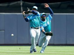 Jean Segura (izquierda), cometió tres de los cinco yerros de su equipo en la primera entrada de ayer ante los Yankees. AFP / J. Mclsaac